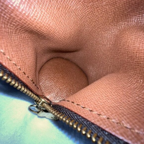 Louis Vuitton Vintage Monogrammed Mini Papillon - Picture 9 of 11